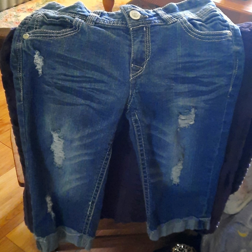 Ripped jean Capri.